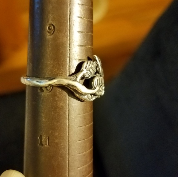 Sterling Silver grapeleaf ring - Picture 3 of 3